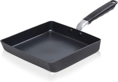 TECHEF Japanese Omelette Pan: Large, PFOA-free, dishwasher & induction safe.
