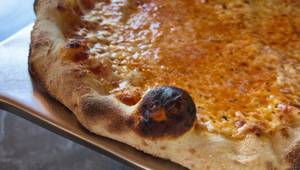 Gas Grill vs. Pizza Oven: Achieving Pizza Perfection